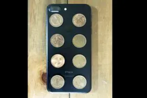 スマホのあの問題は「10円玉」を使うと…　“意外な対処法”にスタジオでも「えーっ！」驚き