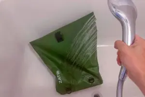 ワークマンで見つけた3300円の「防水素材バッグ」 　雨にも汗にも強い夏向きバックパックだった