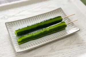 ダイソー、「冷凍きゅうり一本漬け」ができる110円商品 “調味料1つ”で激ウマに