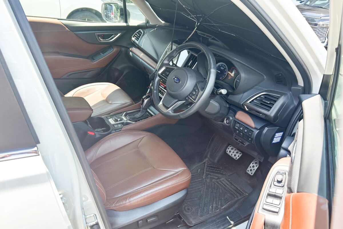 車内・運転席・サンシェード