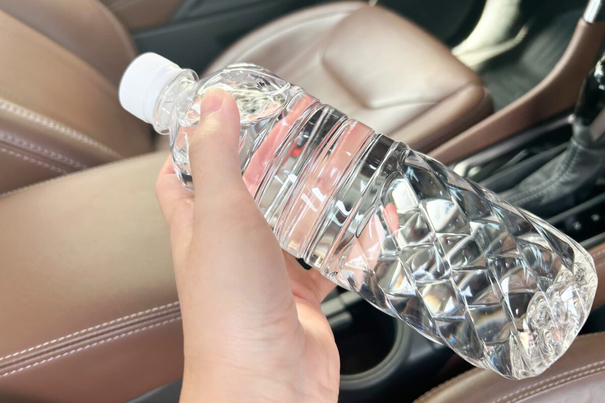 車・ペットボトル