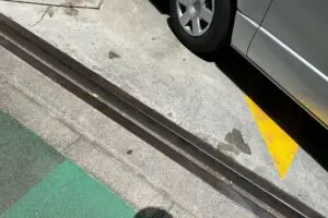 ガソリンスタンドに絶対ある謎の溝 重要すぎる役割に「知らなかった…」と驚きの声