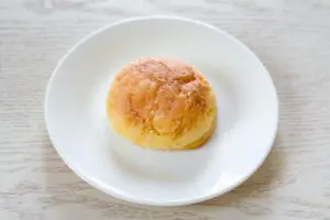 ファミマ、298円のメロンパンが「うますぎる」と話題に　何も知らずに買ってみたら…