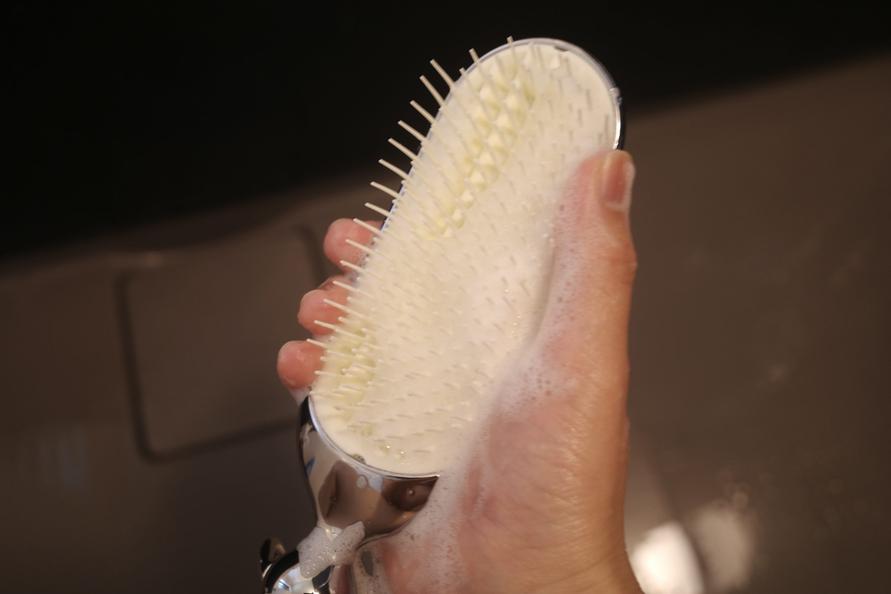 ReFaシャンプーブラシ ミルク