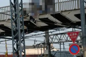 線路上から女性が飛び降り未遂、その様子が「怖すぎる」と波紋　電車は運行を一時見合わせ