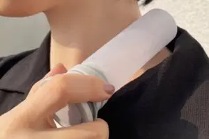 暑すぎてこれなしじゃ外歩けない… 人気の「持ち歩ける氷のう」が快適すぎる