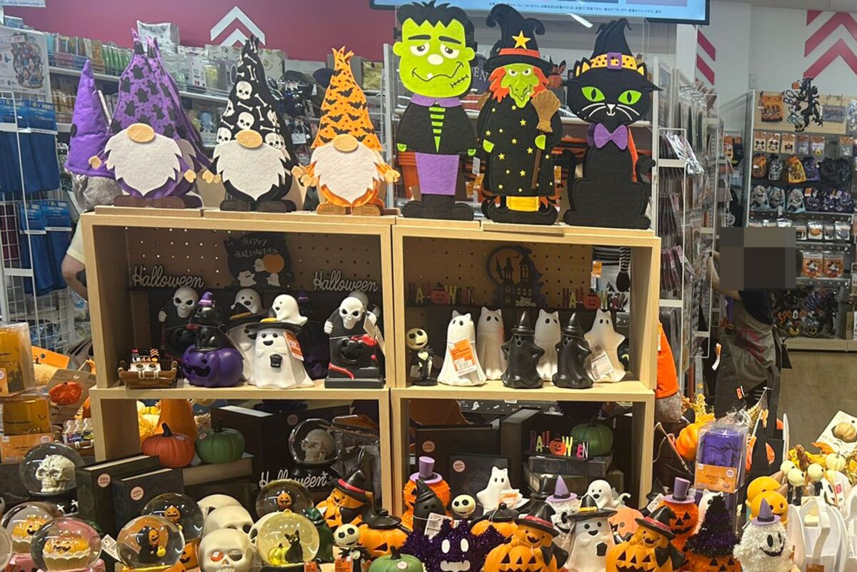 DAISOのハロウィングッズコーナー