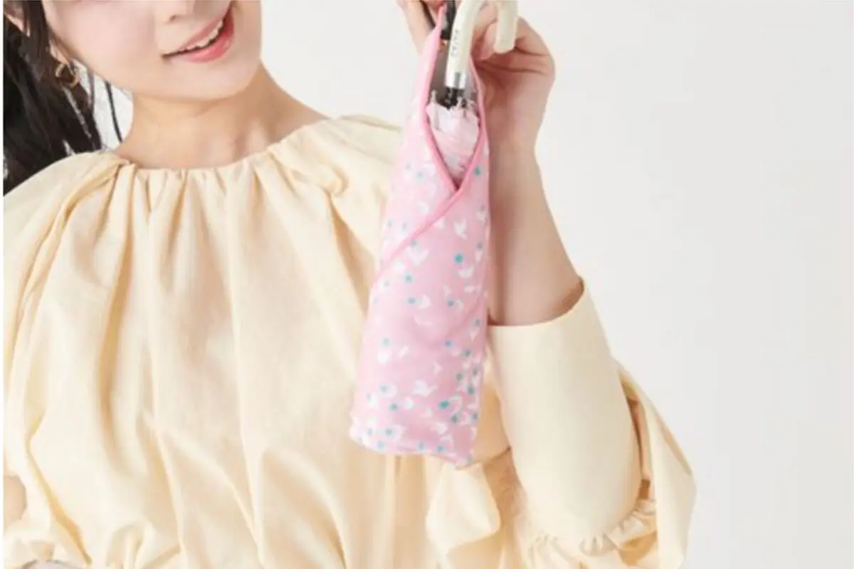 sirabee20250827kuttsukitaoru1