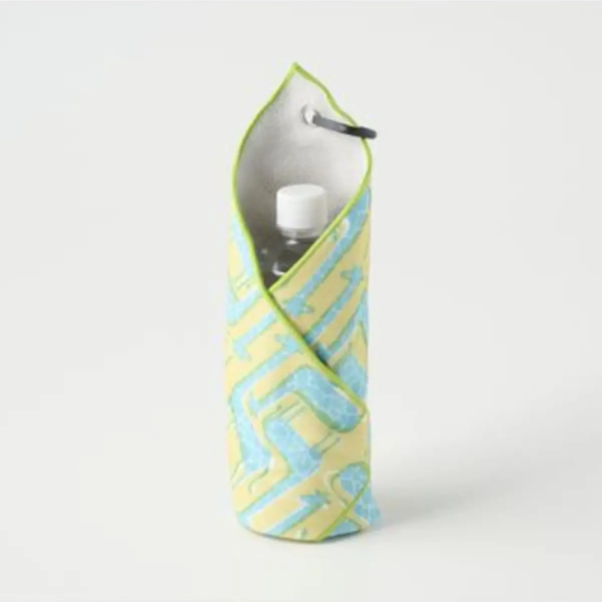 sirabee20250827kuttsukitaoru2