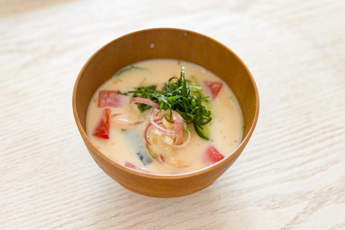 サバ缶とトマトの冷やしみそ汁