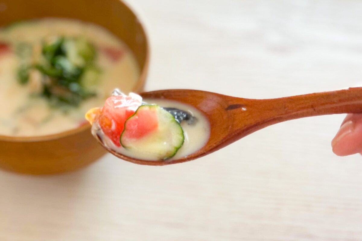 サバ缶とトマトの冷やしみそ汁