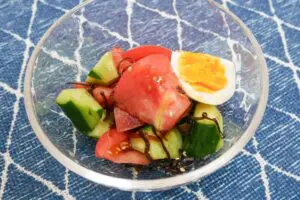 『家事ヤロウ』名医の“朝ごはん”が簡単でウマすぎた　きゅうりとトマトにコレかける