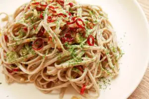 【リュウジ考案】そばペペロンチーノを作ってみたら… 新感覚のおいしさに驚き