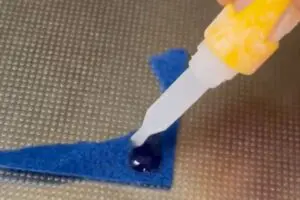 アロンアルフアを布に使用、数秒後の異変が「危険すぎる」と話題　メーカーは「100℃超の発熱」を指摘