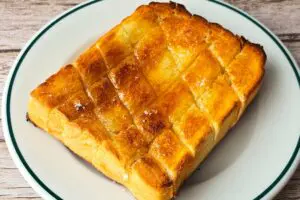 罪悪感ヤバくて悶絶する「はちみつ塩パン」　サクじゅわ食感がたまらなかった