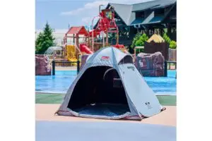 「日差し90％カット」空間が数秒で…　コールマンのこれがあればテント設営、いらないかも