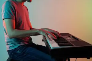 「母親に内緒で…」 初投稿で再生数130万回超の動画が話題　“企画の目的”にも反響