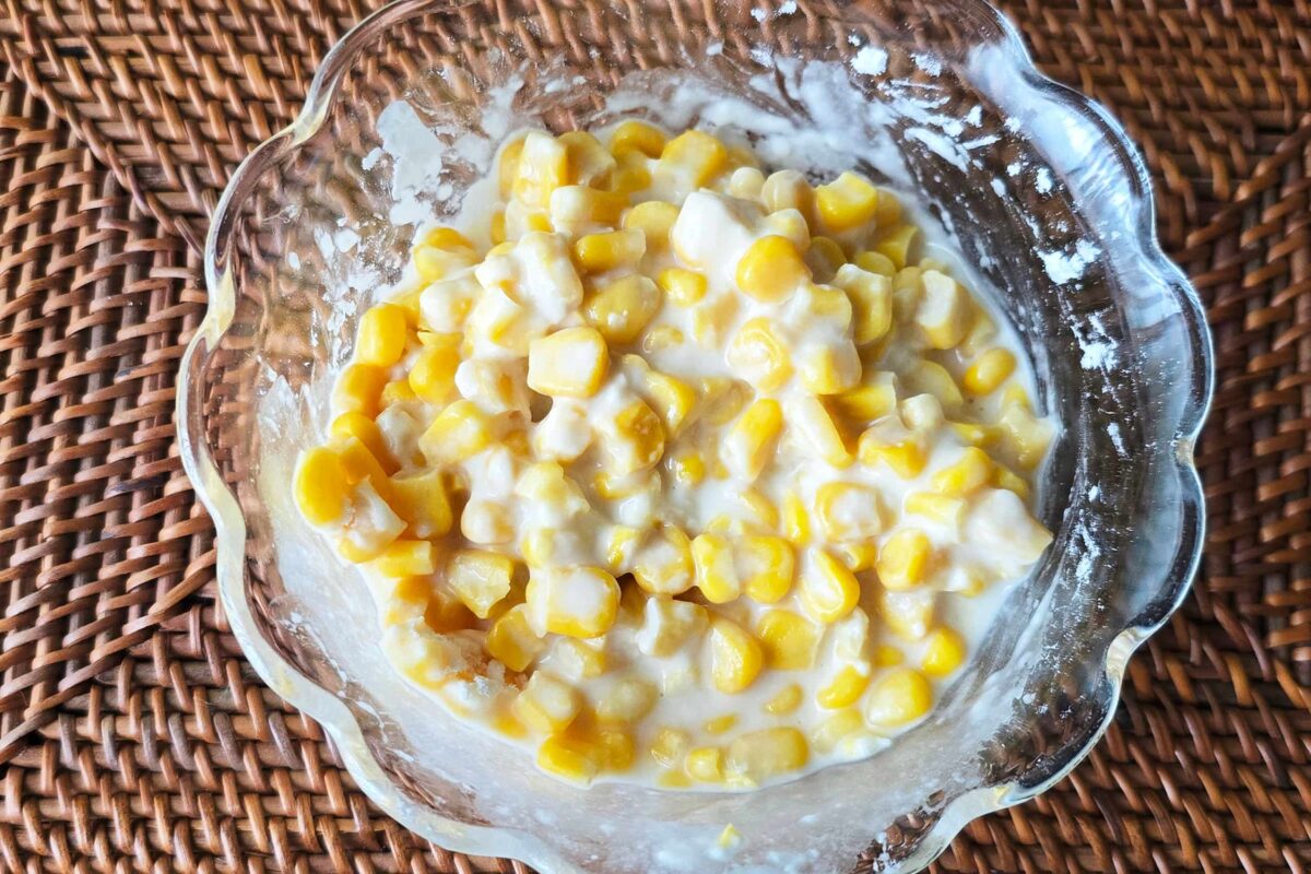 とうもろこしのかき揚げ・混ぜる