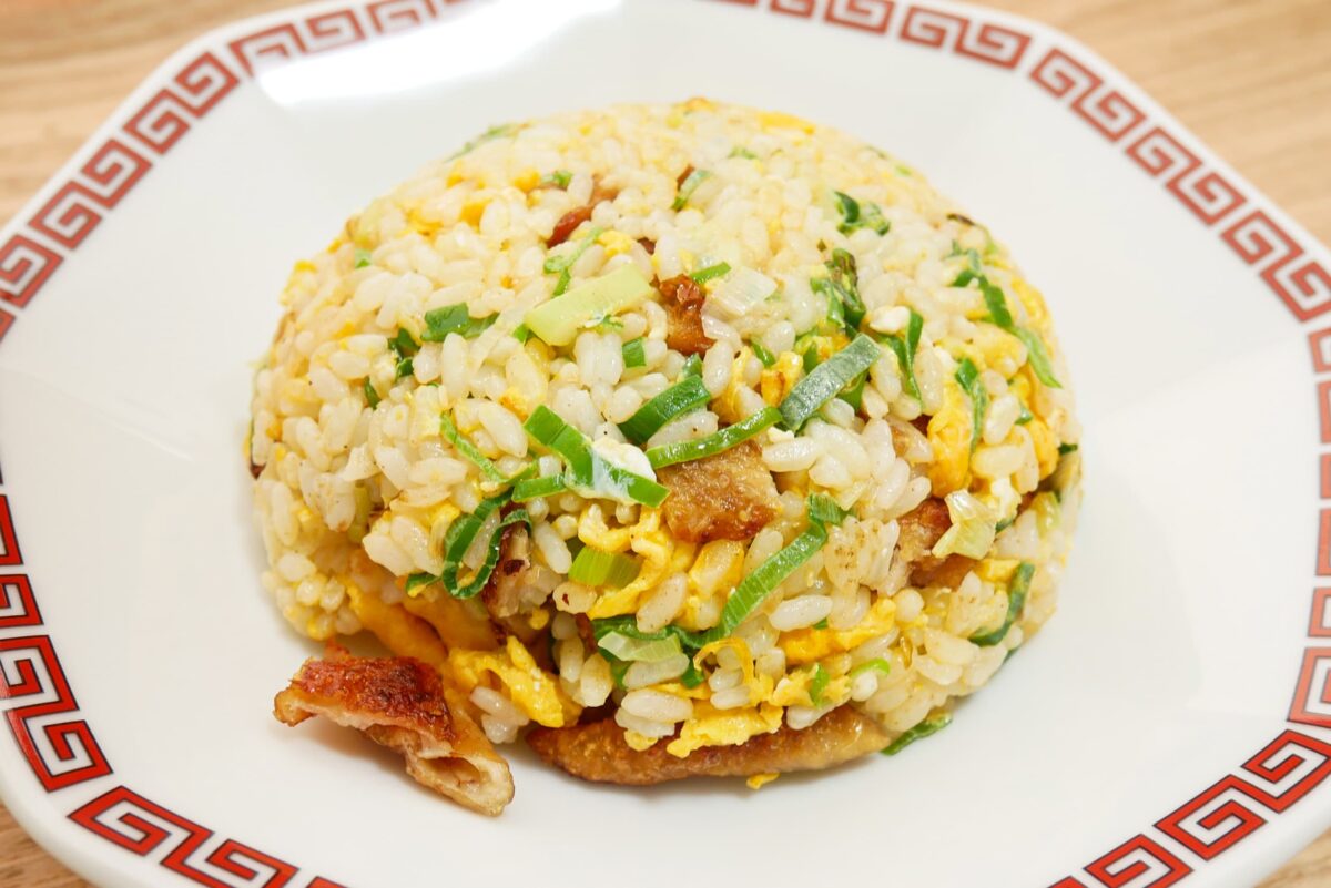 ねぎ塩レモン香る鶏皮パリパリチャーハン