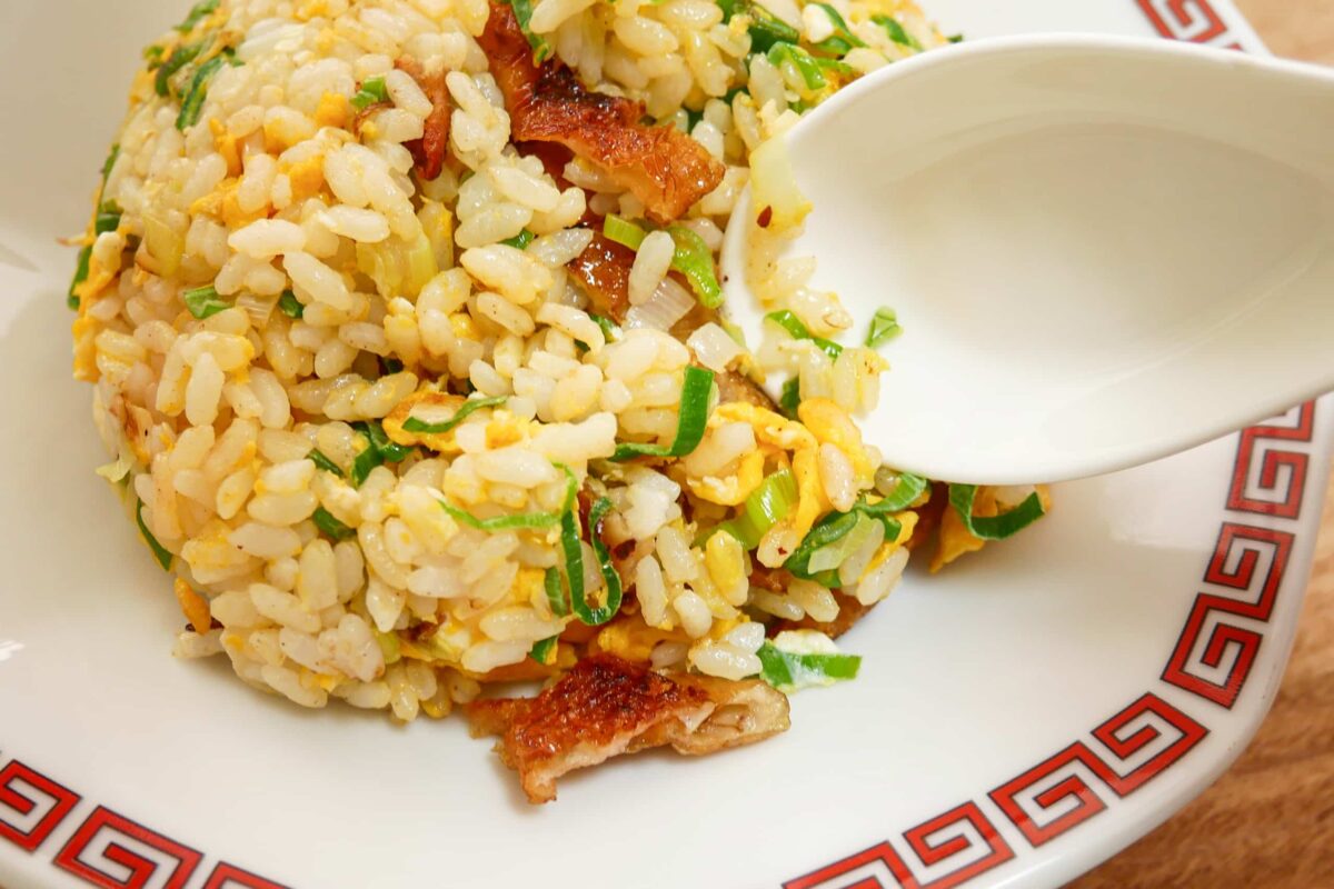 ねぎ塩レモン香る鶏皮パリパリチャーハン