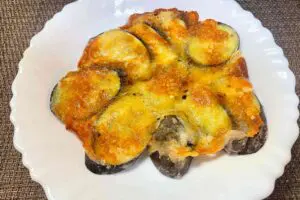 【なすが一瞬でぺろりと消える】油いらずのカリカリチーズ焼きが絶品　これ最高すぎない？