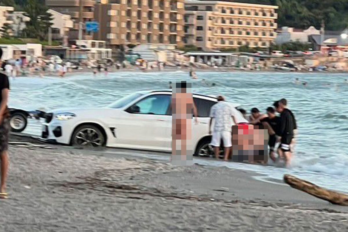 逗子海岸の車両救出