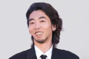柄本時生、パイナップルで殴られる　『ばけばけ』衝撃シーンに視聴者沸く「痛い」「声上げて笑った」