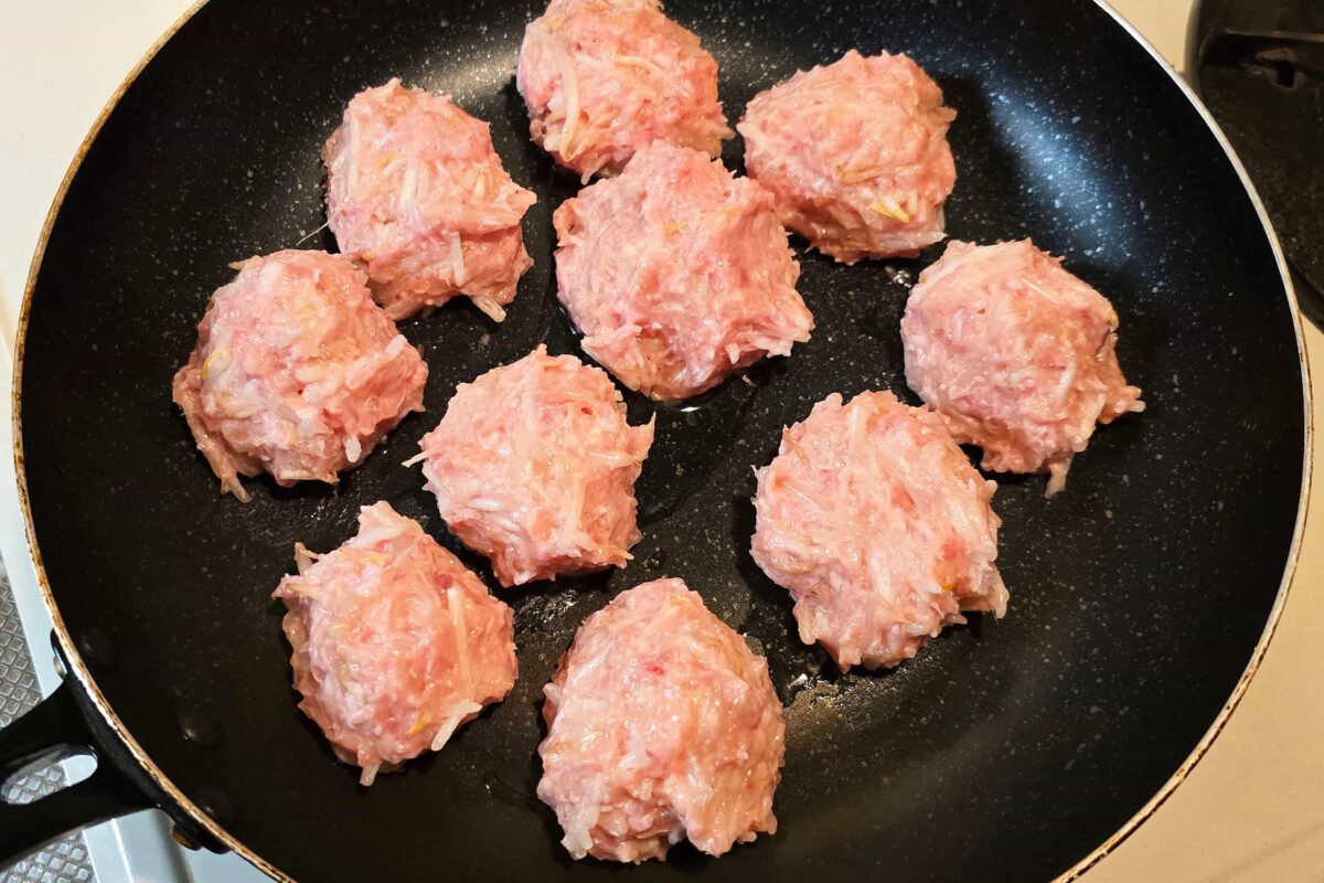 もやしみそつくね・丸める