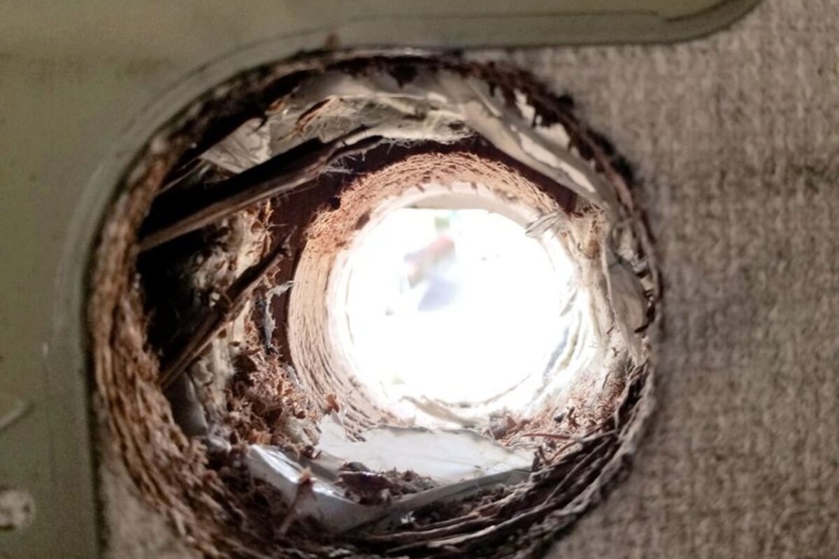 エアコン取り付けで空いた穴