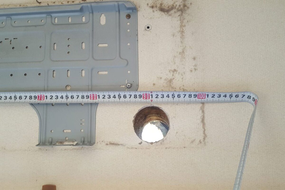 エアコン取り付けで空いた穴