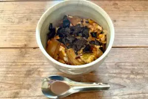 松岡昌宏の「たまご丼」は絶対真似したいおいしさ　“コレ”を入れるとコクが出る