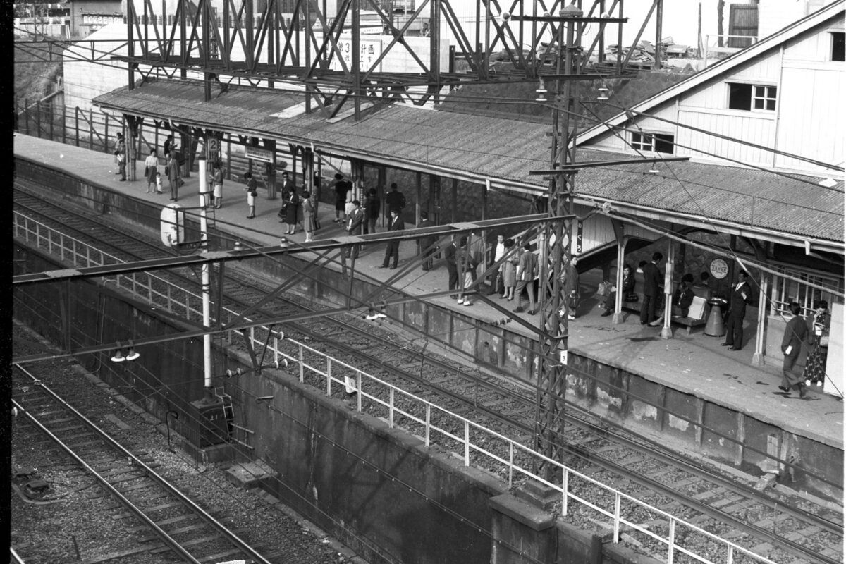 1965年(昭和40年)の目黒駅ホーム