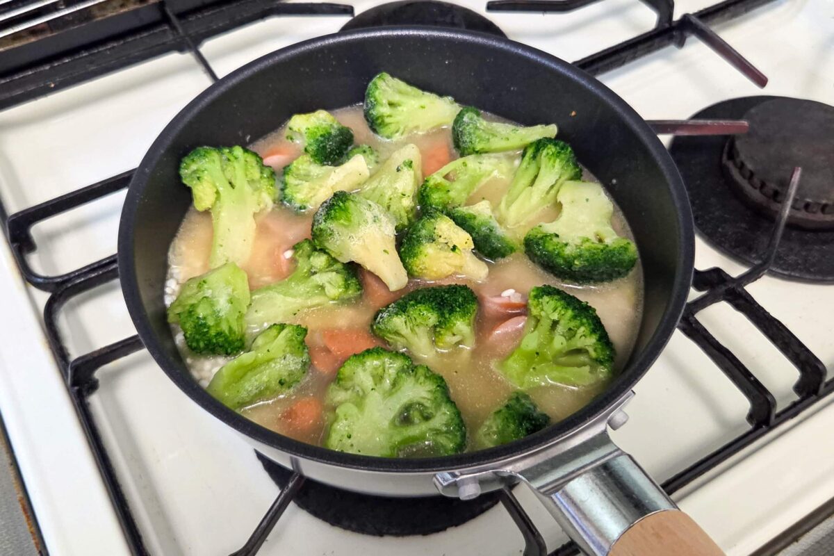 冷凍ブロッコリーの炊き込みごはん