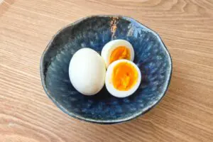 ゆで卵の殻むきが苦手な人、ダイソーの“コレ”使って　110円で「つるん」と剥ける快感