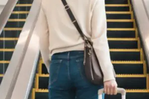 エスカレーターで“落ちてきたもの”に恐怖…　落語家がマナーについて「注意」呼びかけ