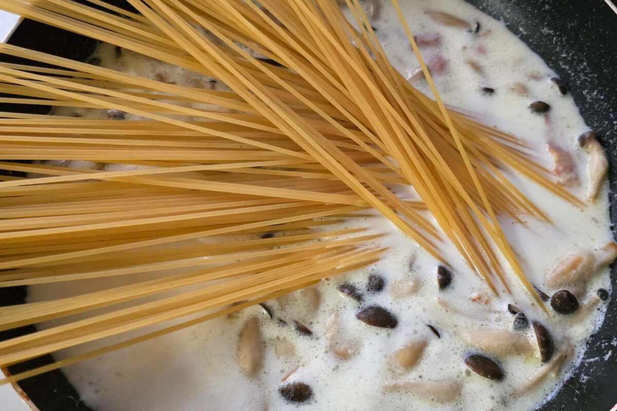 キノコ香るクリームパスタ・パスタ