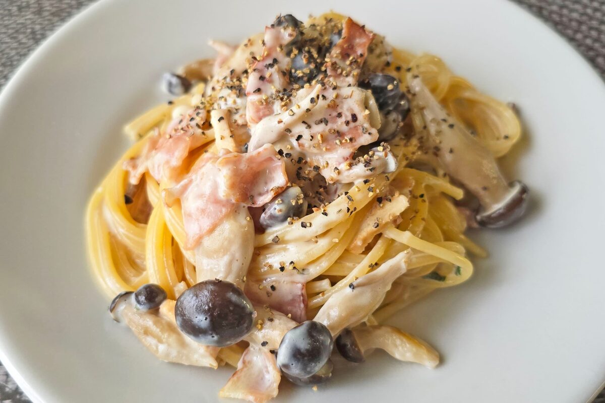 キノコ香るクリームパスタ