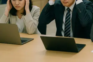 こういう社員は正直困る！　上司も同僚も頭を抱える迷惑社員　「社会人なのに…」