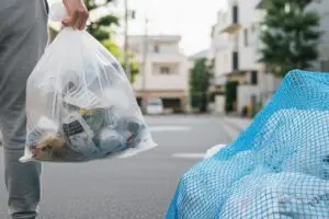 ゴミは一度にまとめて出さないで…　清掃芸人が注意喚起、“意外な危険性”にゾッとした