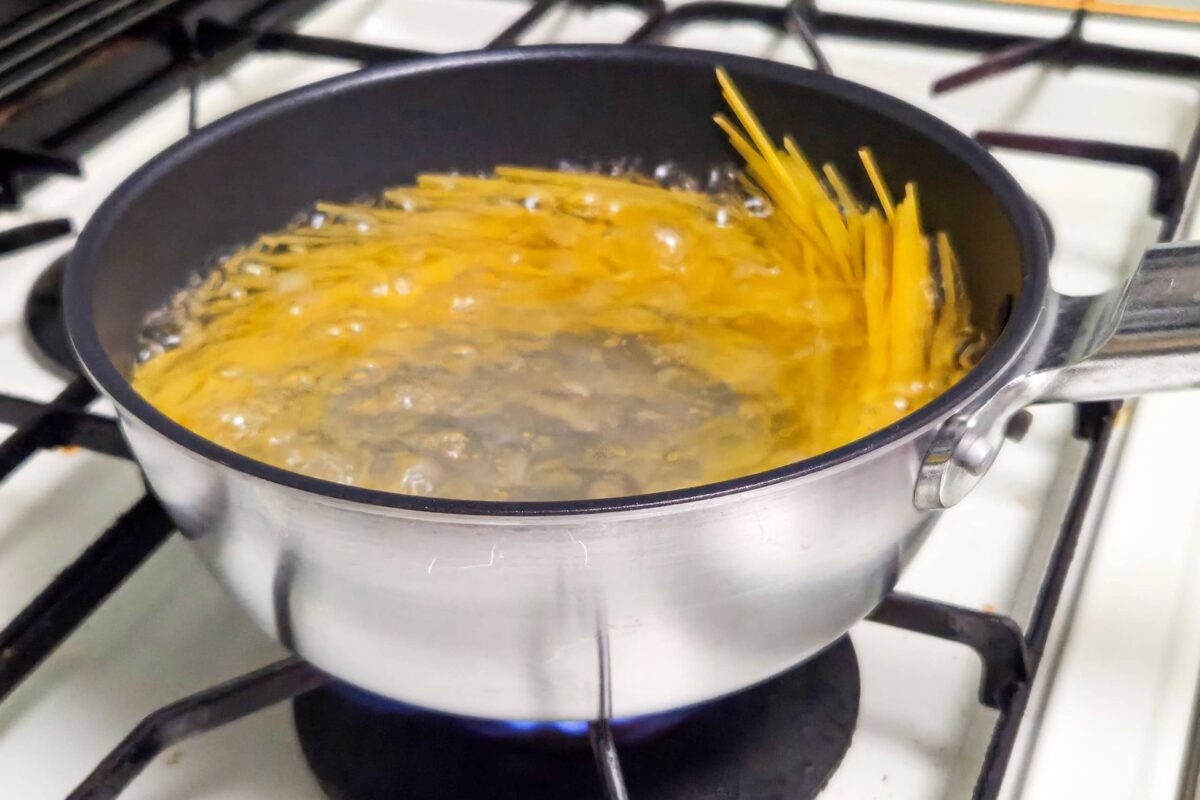 鍋としても使える　こびりつきにくいフライパン　深型