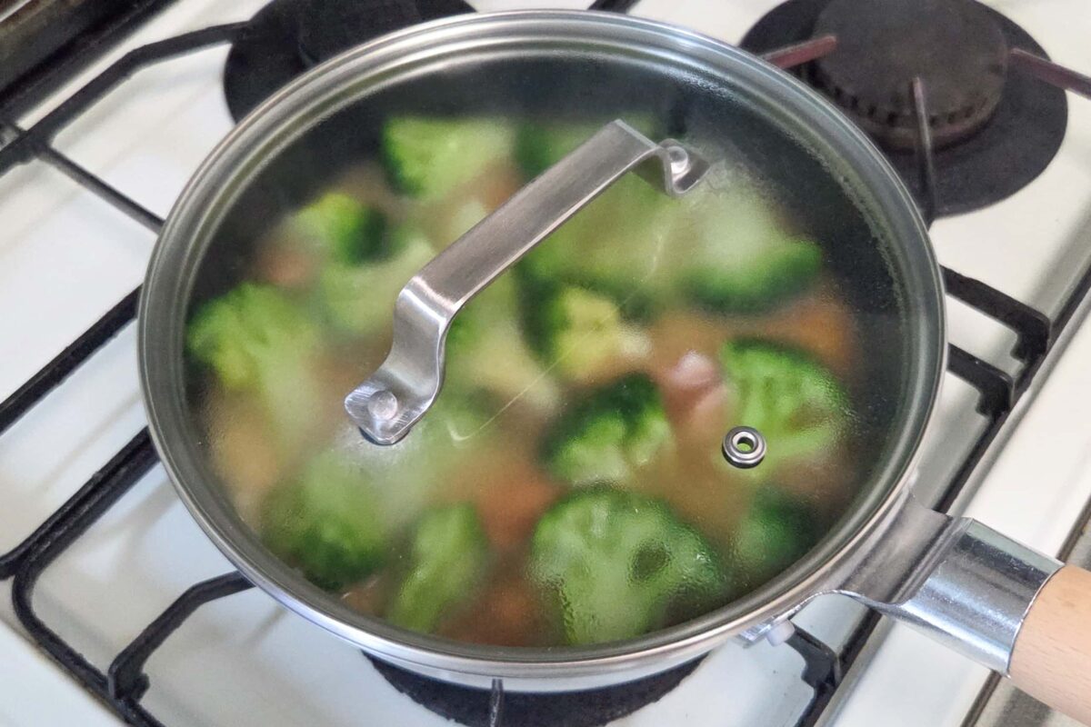 鍋としても使える　こびりつきにくいフライパン　深型