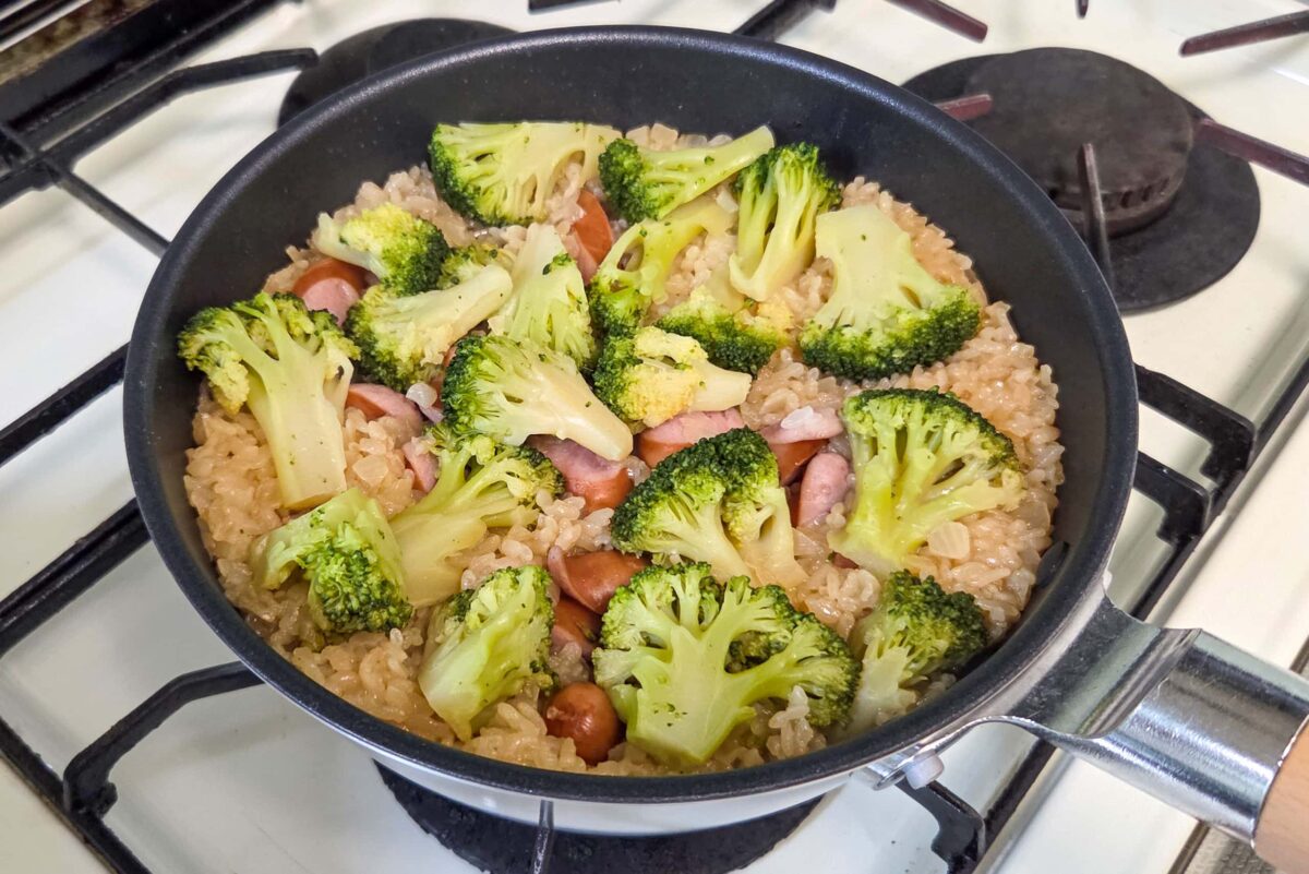 鍋としても使える　こびりつきにくいフライパン　深型