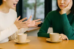 大人になりきれてない人に見られる“痛々しい言動”の特徴　「幼い人ほどなぜか…」