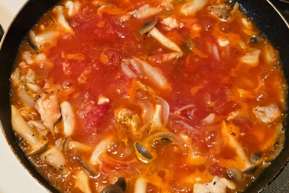 鶏肉のトマト煮込み・トマト缶