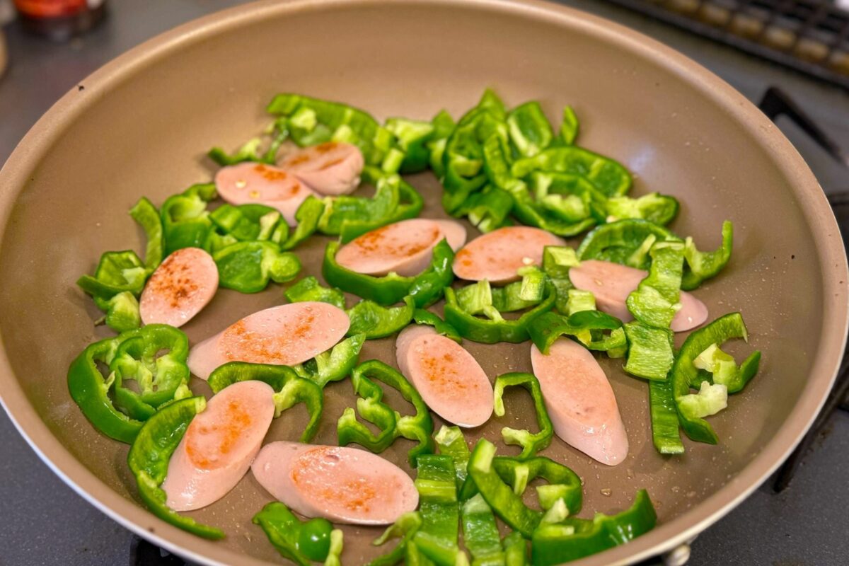 魚肉ソーセージとピーマンの卵炒め