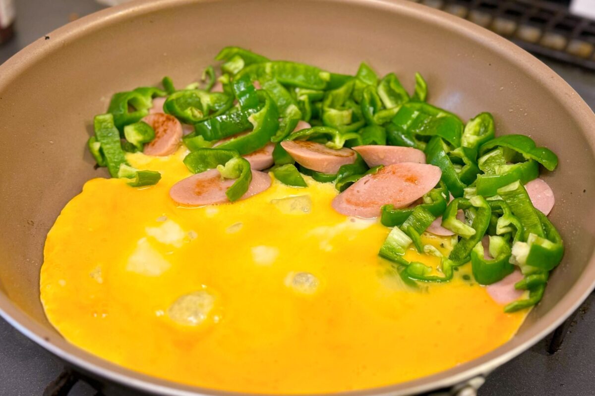 魚肉ソーセージとピーマンの卵炒め