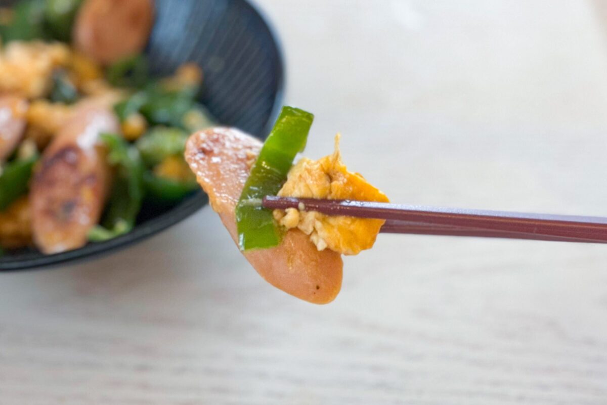 魚肉ソーセージとピーマンの卵炒め