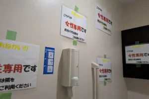 女性用トイレを無断使用する男性、モラル無い利用方法に吐き気が…　女性客は「服に尿がついた」と悲鳴