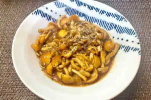 なめこがあったら絶対作って 『晩酌の流儀』の「ガリバタなめこ」が最高のおつまみ