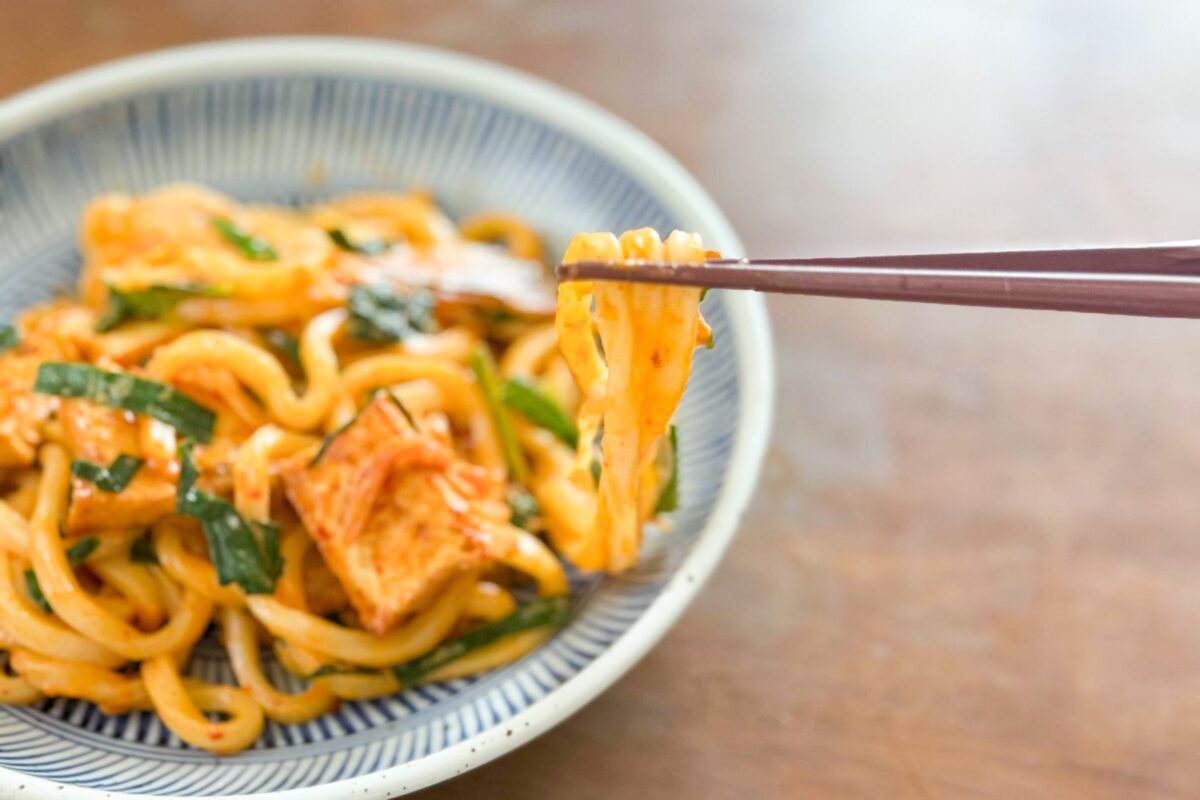 キムチ厚揚げ焼きうどん